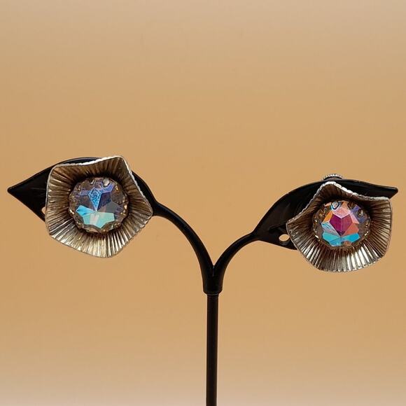 Vintage Aurora Borealis Rhinestone Screw-Back Earrings, Gold Plated, 7/8 Inch - Picture 6 of 14